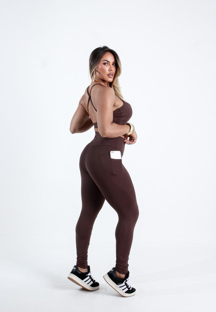 Conjunto Ayla Calça com Bolsos e Top com Bojo em Poliamida